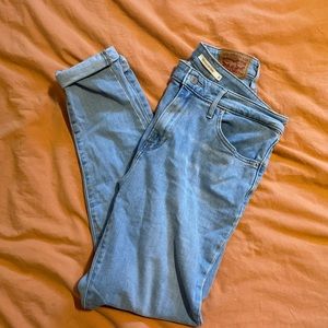 Levi’s 721 High-Rise Skinny Jeans